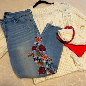 A&F Harper Low Rise Embroidered Ankle Crop Jean